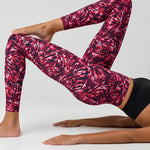 Cargar imagen en el visor de la galería, LEGGING BRASILERA PRINT SMART BIOACTIVE - RED LUXURY